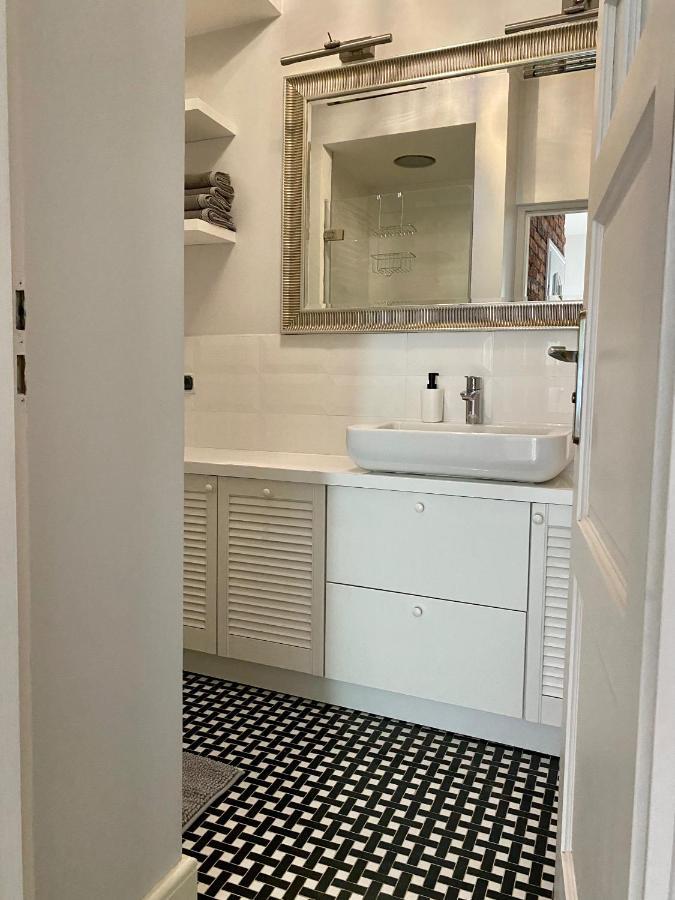 Chic Apartment In Vibrant Area - National Stadium - Saska Kepa Варшава Екстериор снимка
